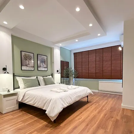 Remezzo 18 Spacious 2br In Center Quiet Full Amenities *