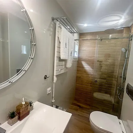 Apartman Remezzo 18 Spacious 2br In Center Quiet Full Amenities Szaloniki