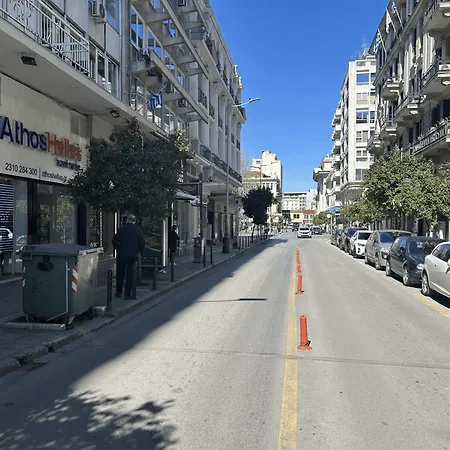 Remezzo 18 Spacious 2br In Center Quiet Full Amenities * Szaloniki